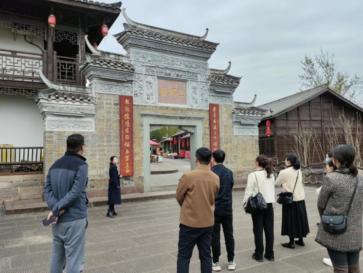 中共巴中市鑫匯金融服務(wù)有限公司機關(guān)聯(lián)合支部 開展“弘揚好家風·傳承好家訓”主題黨日活動